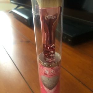 IT COSMETICS LIMITED EDTION BRUSH